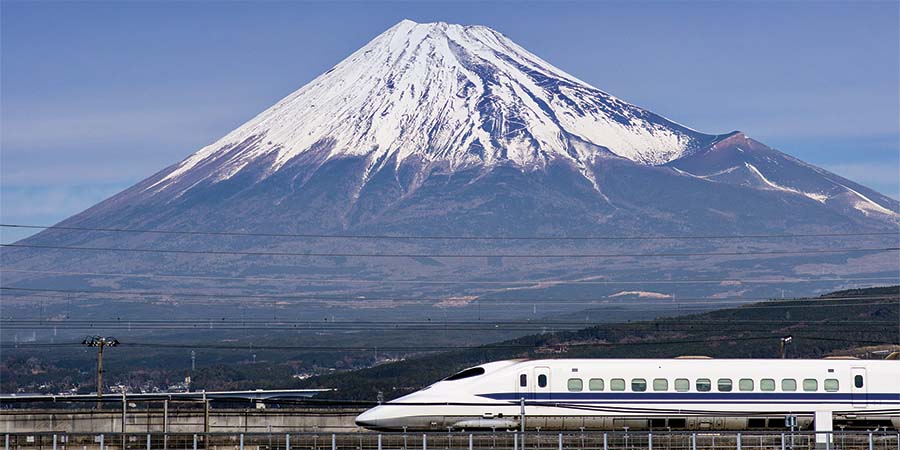Travelling on high-speed KTX and Shinkansen trains