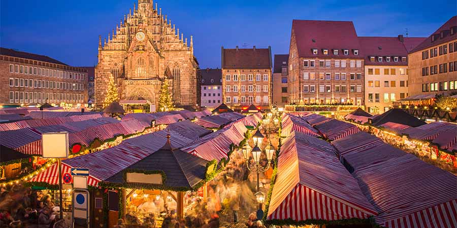 Browsing Christmas markets along the Danube